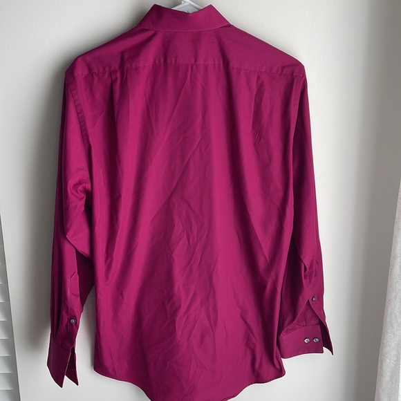 Van Heusen Men Burgundy Fitted Button Down- Front Pocket- Cuffed sleeves-Size 15 - Picture 2 of 15